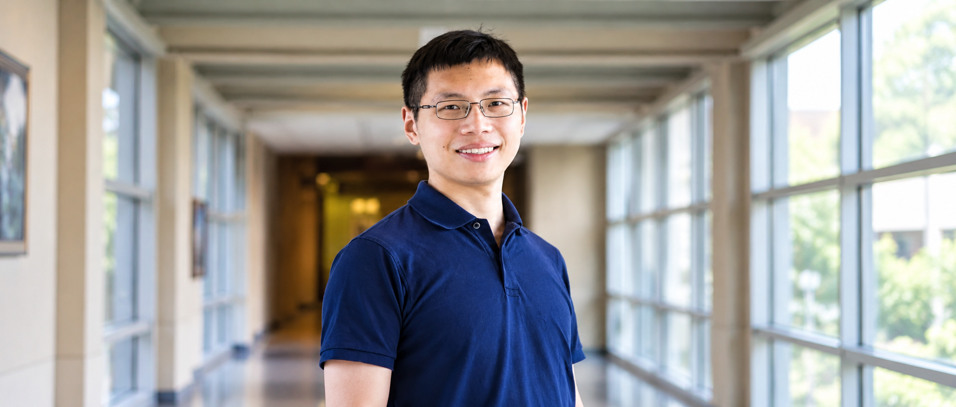 李沐，交大ACM班，CMU博士，全球500多所大学用他的书教深度学习